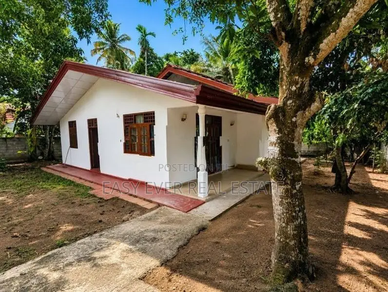 Nittambuwa Land with House for Sale