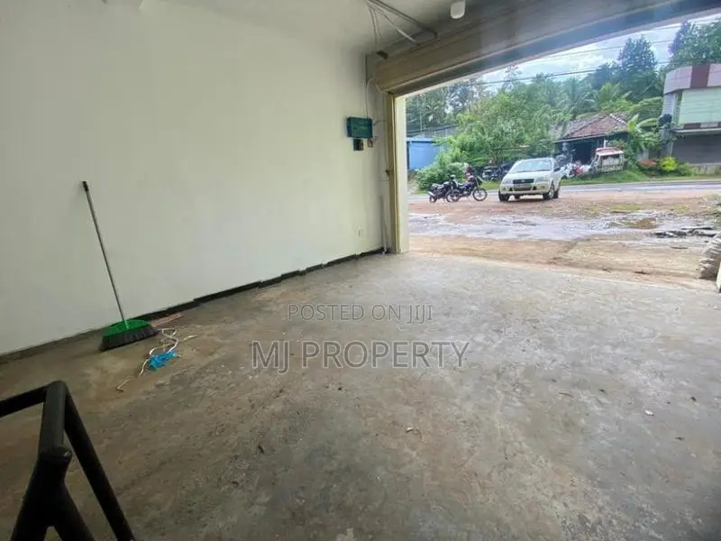( GC-1044) Valuable Commercial Shop Space Rent in Meegoda