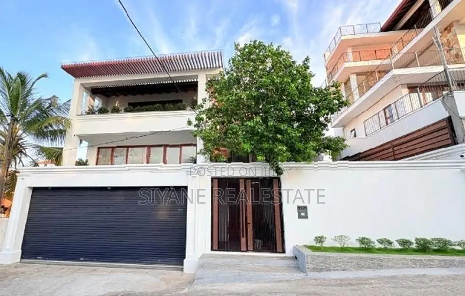 Beautiful Luxury 3 Storey House for Sale in Kotte