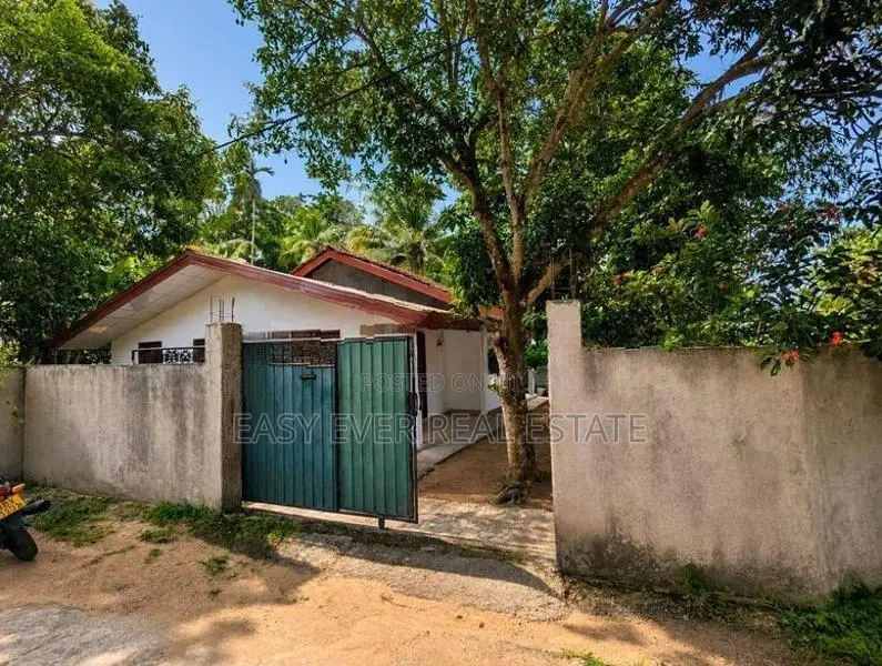 Nittambuwa Land with House for Sale