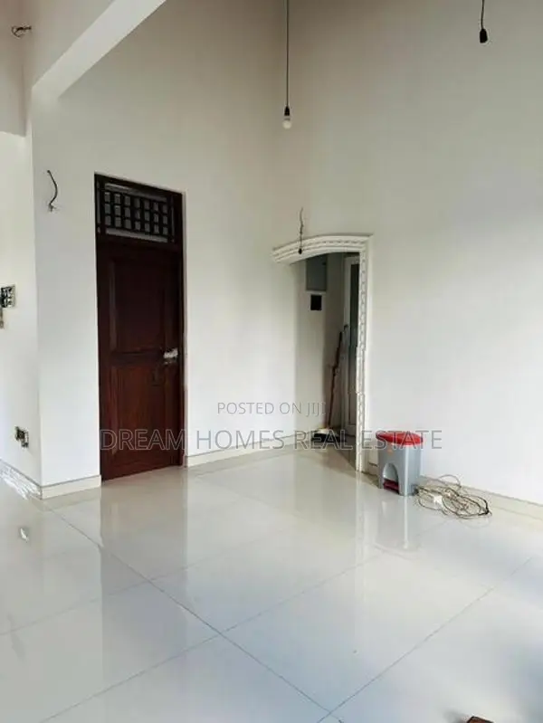 Spacious Two-Storey House for Sale – Mirigama