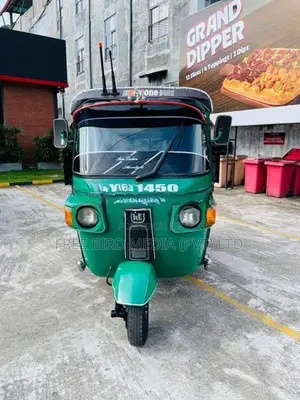 Bajaj RE 2010