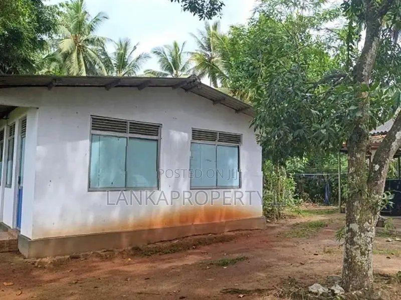 88 P of Land for Sale at Kahathuduwa close vicinity to Highway.