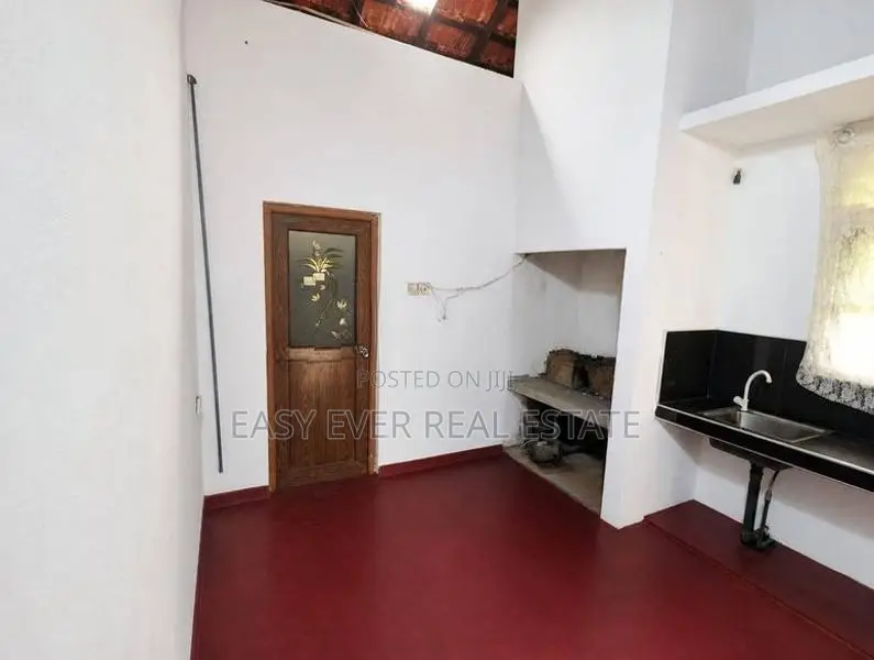 Nittambuwa Land with House for Sale