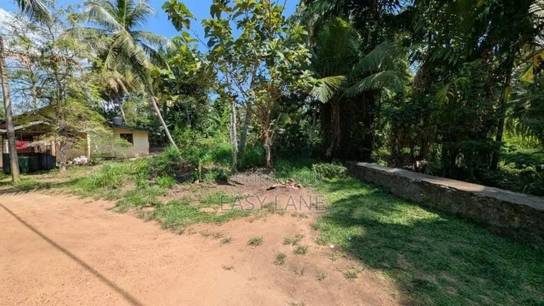 මීරිගම Town එකට පයින් යන දුරින් පර්චස් 26.5 ක ඉඩමක්