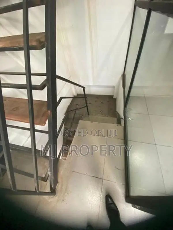 (GC-1069) Valuable Commercial Shop Space Rent in Godagama