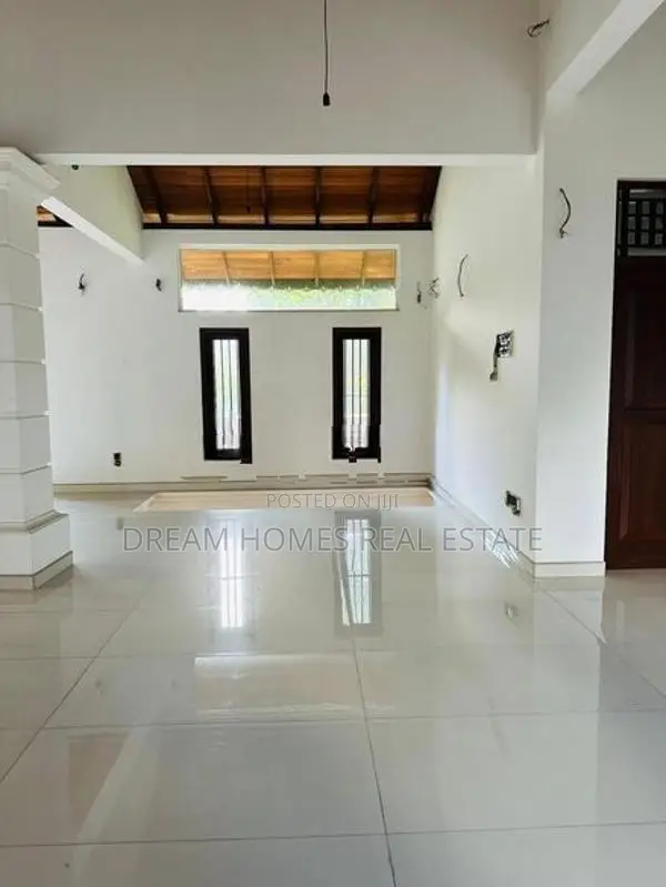 Spacious Two-Storey House for Sale – Mirigama