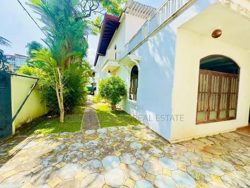 Prime House in Nugegoda – 2 Units