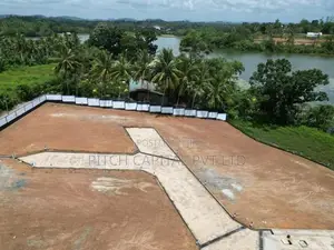 බණ්ඩාරගම උයන්වත්ත වැවට මුණලා වටිනා ඉඩමක්