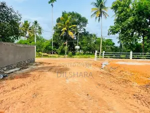 Yakkala New Land නුවර පාරට අසන්නව වටිනා බිම් කොටස්
