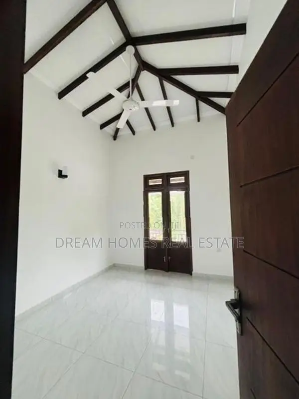 Spacious Modern House for Sale on Galwarusa Road, Athurugiriya