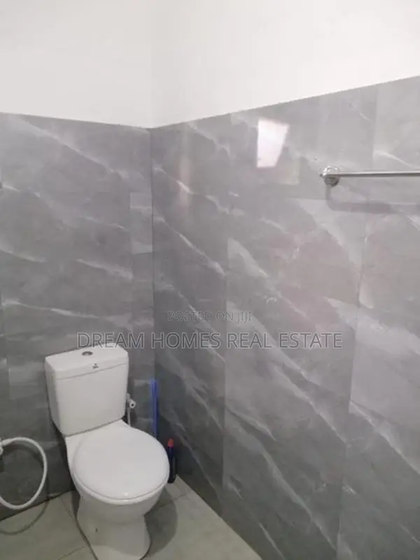 5 Bedroom Family Home for Sale Near Athurugiriya Town – 20 Perches