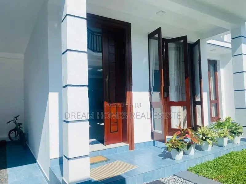 Newly Built Luxury Home Near Athurugiriya Town – Rooftop Terrace