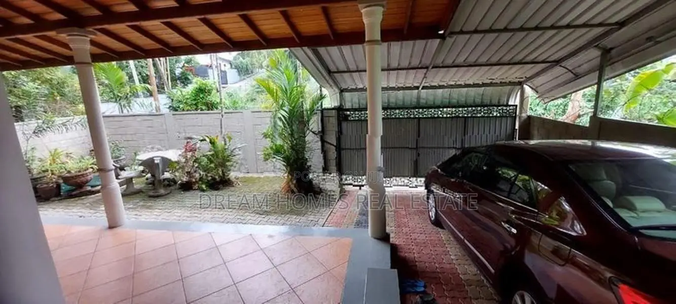 Family House for Sale on Bakmeegaha Road, Athurugiriya – 10 Perches