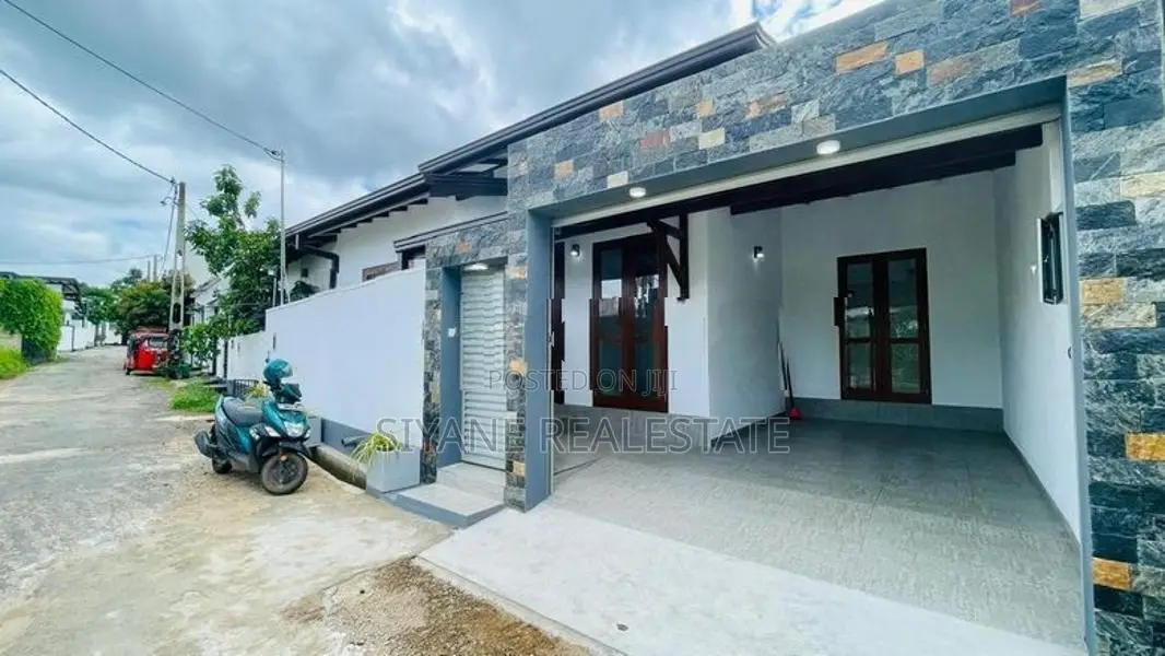 Beautiful Luxury Single Storey House for Sale Athurugiriya