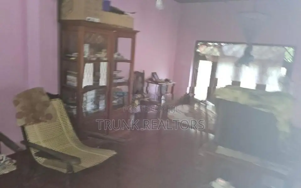 Minuwangoda land with house For Sale (NK11316)