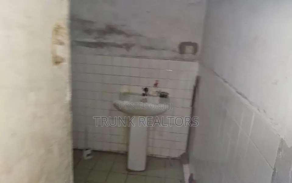 Minuwangoda land with house For Sale (NK11316)