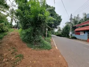 මීරිගම අධිවේගී පිවිසුමට ආසන්නව ඉඩමක්