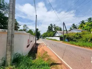 වේයන්ගොඩට ලඟින්ම වටිනා බිම් කොටසක්