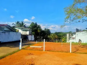 Yakkala සපුගස්තැන්න බස් පාරෙන් ඉඩමක්
