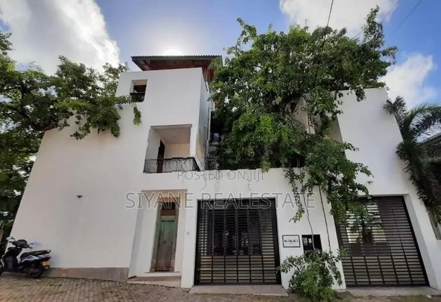 Beautiful Luxury Living In Nugegoda
