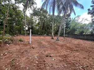 Land for sale in Athurugiriya