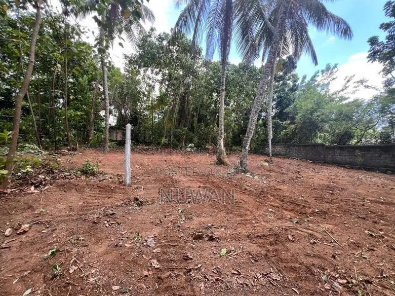 Land for sale in Athurugiriya