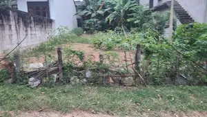 පදිංචියට සුදුසු නිරවුල් ඉඩමක් - අතුරුගිරිය