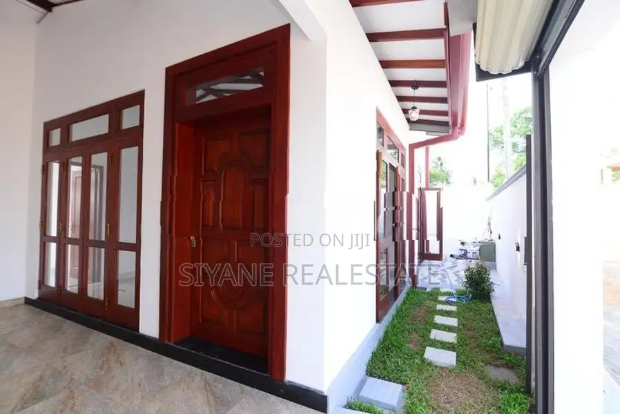 Beautiful Luxury House for Sale in Kahathuduwa, Kesbewa
