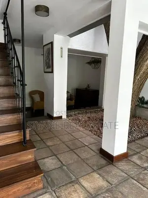 Beautiful Luxury Living In Nugegoda