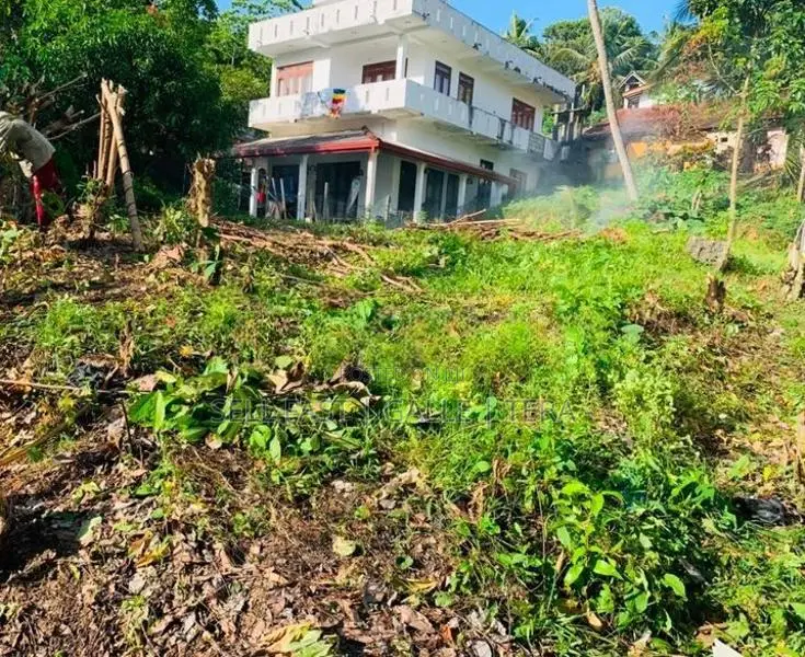 ගාල්ලෙන් ඉඩමක්