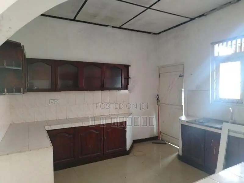 3 bedroom uptrar house for rent in moratuwa