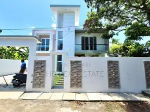 Architecture Designed with Swimming Pool Luxury House in Piliyandala