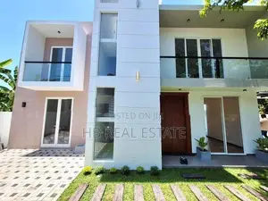 Architecture Designed with Swimming Pool Luxury House in Piliyandala
