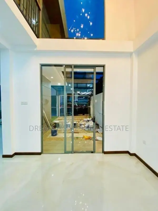 Luxury House for Sale in Athurugiriya