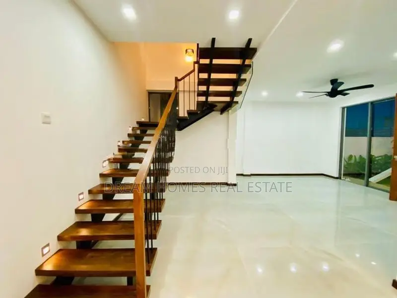 Luxury House for Sale in Athurugiriya