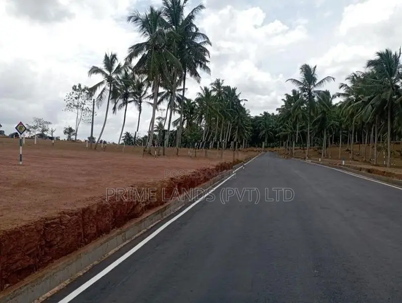 තලගල හන්දියට නුදුරින් අගනා බිම්කොටස් කිහිපයක්