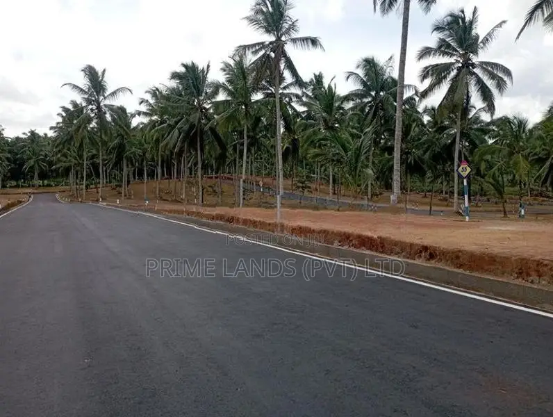 තලගල හන්දියට නුදුරින් අගනා බිම්කොටස් කිහිපයක්