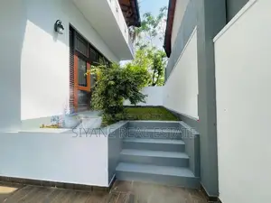 Nugegoda Beautiful Modern Three Storey House For Sale.
