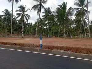 තලගල හන්දියට නුදුරින් අගනා බිම්කොටස් කිහිපයක්