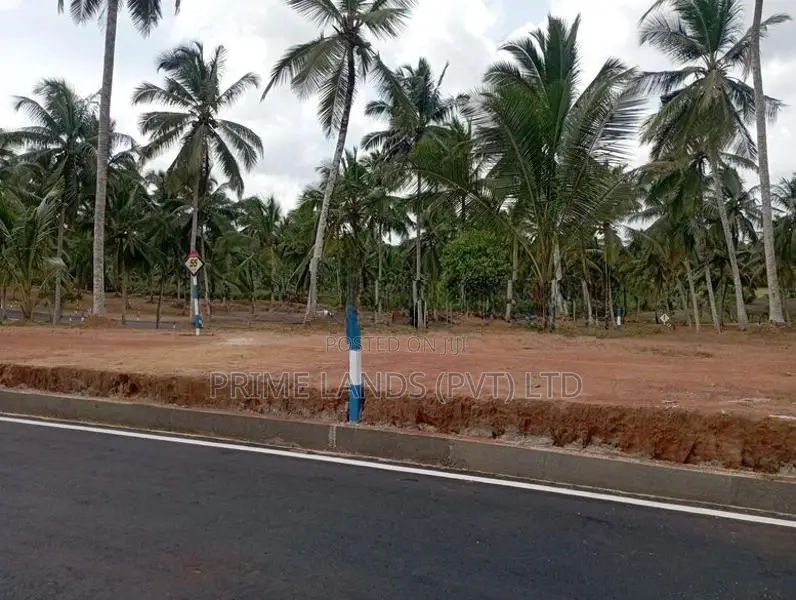 තලගල හන්දියට නුදුරින් අගනා බිම්කොටස් කිහිපයක්