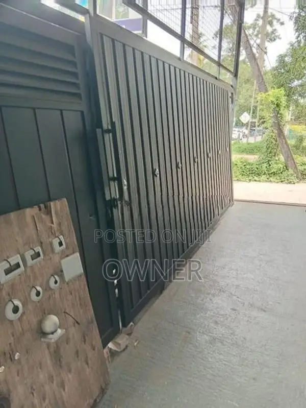 පදිංචි විය හැකි අඩක් නිමකල වටිනා දෙමහල් නිවස විකිනීමට මිනුවන්ගොඩ