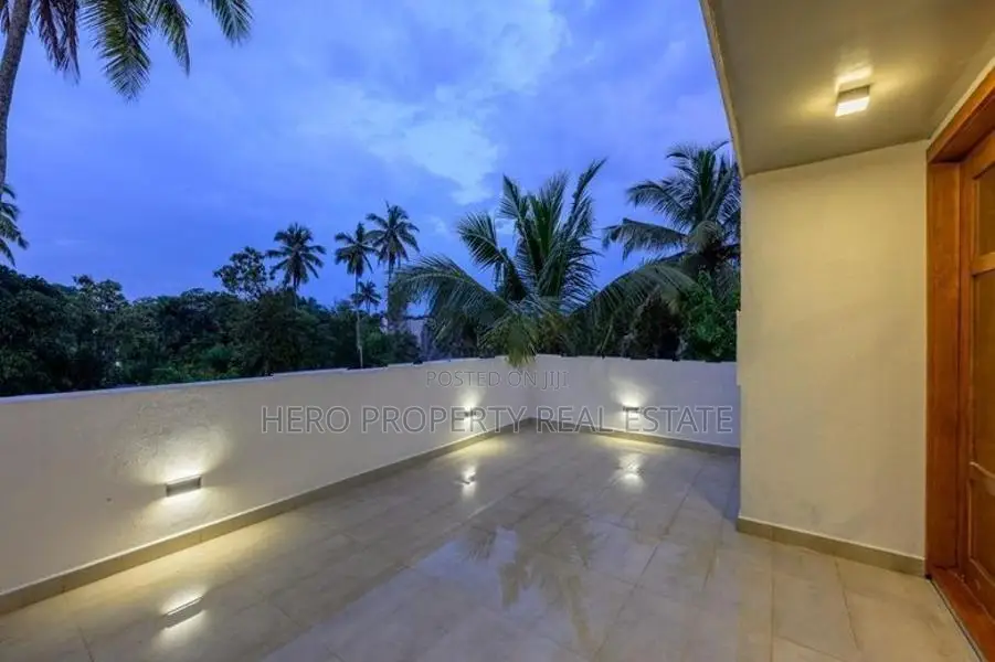 HAS212 - Brand New Super Luxurious House for Sale in Kesbawa