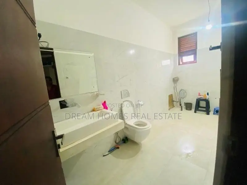 22 perches Four-Bedroom House in Thalawathugoda, Hokandara