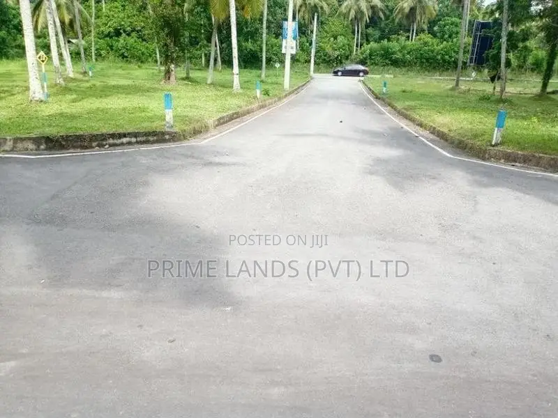 වේයන්ගොඩ නගරයට සමීපව බිම් කොටස්
