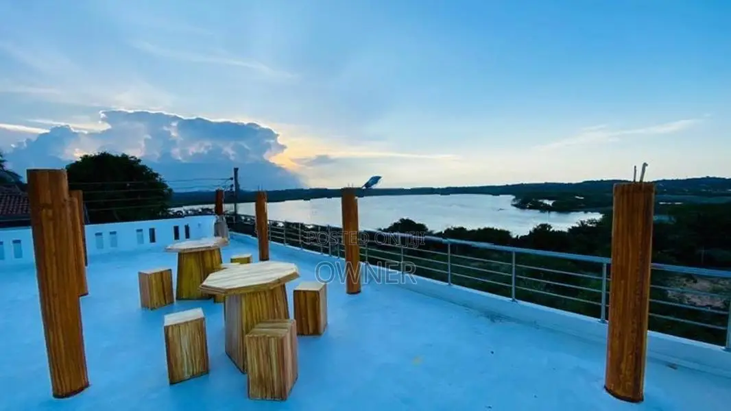 KPN Holiday Inn - Trincomalee