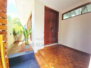 Boralesgamuwa Architecture Designed Super Luxury Three Storey House