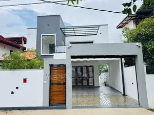 Solid Centre House for sale Piliyandala