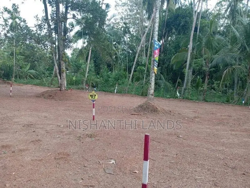 Land for Sale in Mirigama