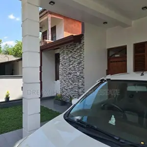 Modern Family House for Sale in Athurugiriya